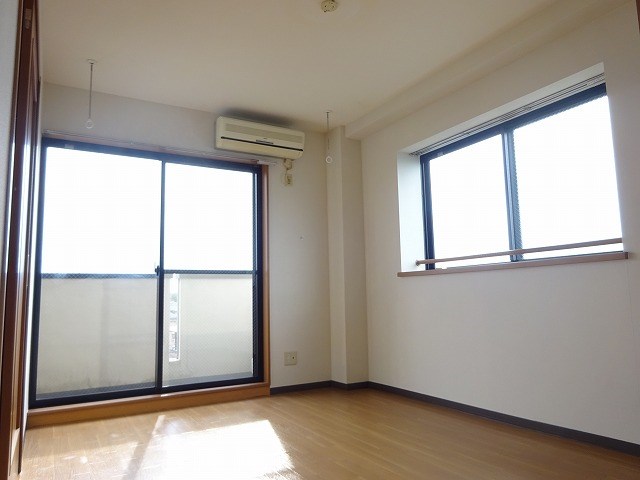 居室・リビング　※別部屋参考写真