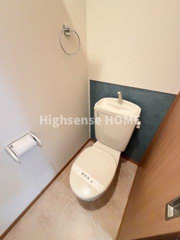トイレ　落ち着いた色調のトイレです