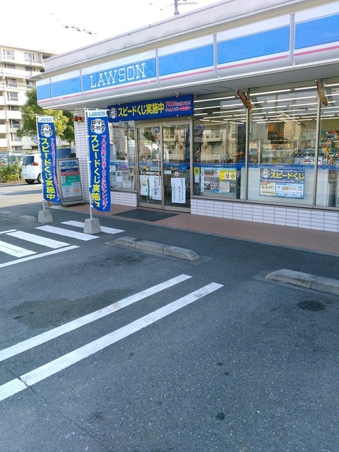 コンビニ　ローソン福生南田園3丁目店（コンビニ）まで214m