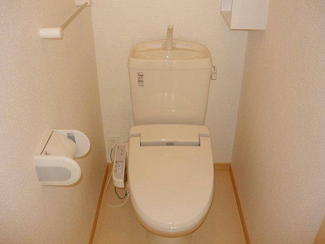トイレ　ウォシュレット付の洋式トイレです♪