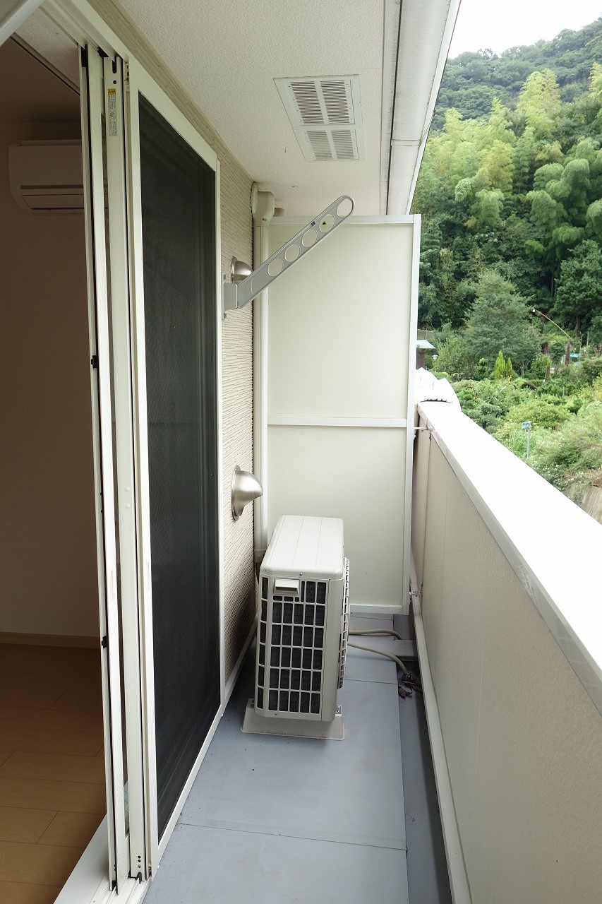 バルコニー　風通しも良好で気持ちよく洗濯物が乾きます！（同仕様画像）
