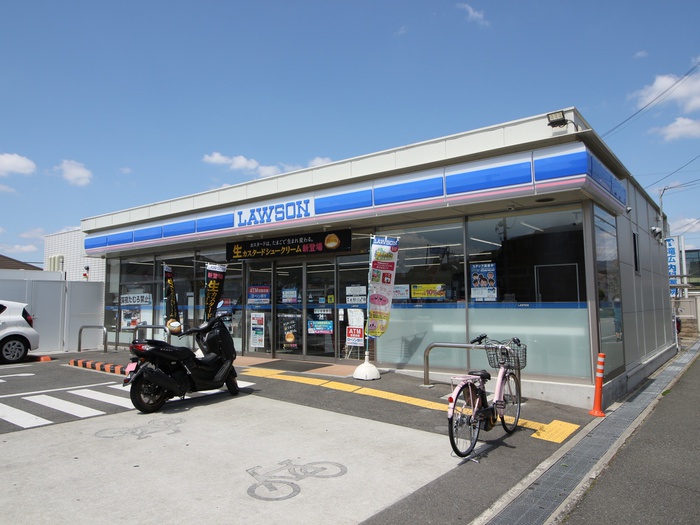 コンビニ　ローソン豊中西緑丘三丁目店（コンビニ）まで574m