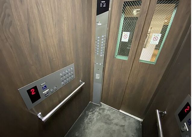 東京メトロ日比谷線 六本木駅 徒歩3分 14階建 築25年の外観写真