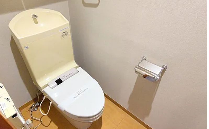 東京メトロ日比谷線 六本木駅 徒歩3分 14階建 築25年のトイレ写真