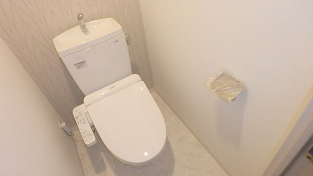 ＪＲ大阪環状線 福島駅 徒歩14分 10階建 築6年のトイレ写真