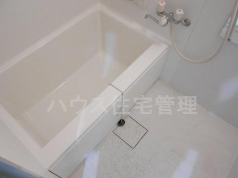 ＪＲ東海道本線 ＪＲ総持寺駅 徒歩6分 7階建 築49年の風呂写真