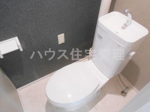ＪＲ東海道本線 ＪＲ総持寺駅 徒歩6分 7階建 築49年のトイレ写真