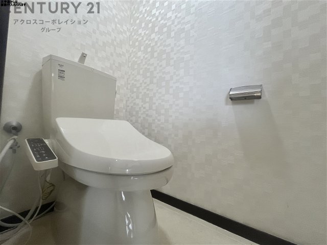 トイレ　温水洗浄便座付きのトイレです♪