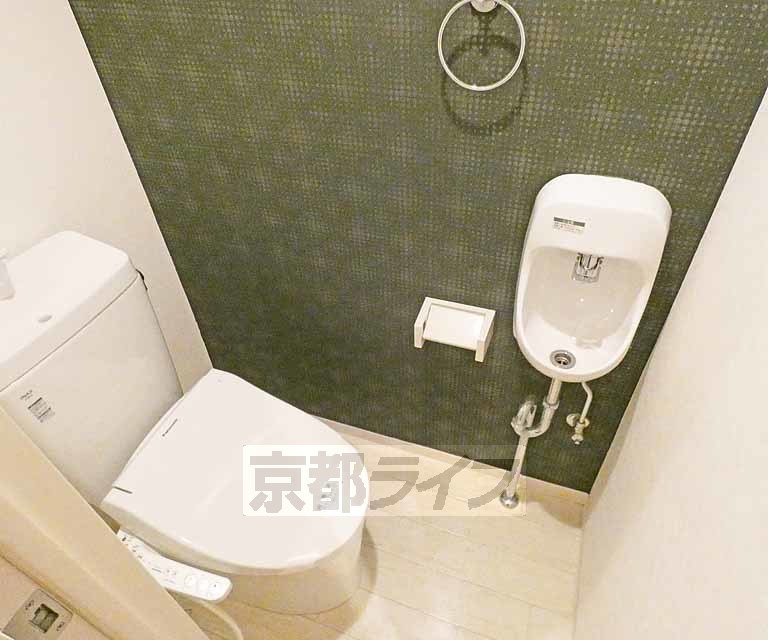 京福電鉄北野線 北野白梅町駅 徒歩12分 3階建 築20年のトイレ写真