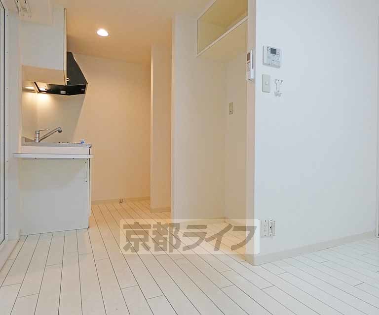 京福電鉄北野線 北野白梅町駅 徒歩12分 3階建 築20年の居間写真