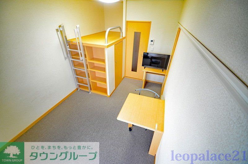 レオパレス沼南7の居間写真