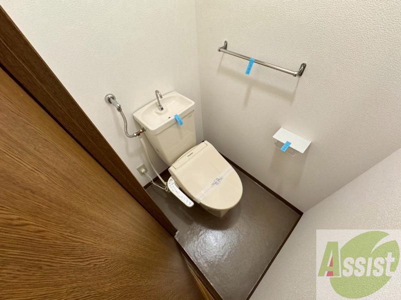 トイレ　こちらはトイレです。清潔感があり、安心して使用できます。