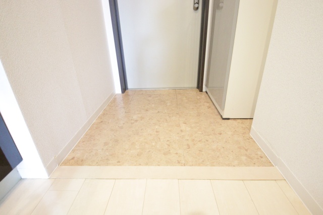 玄関　※別室の参考写真の為、現況優先です。