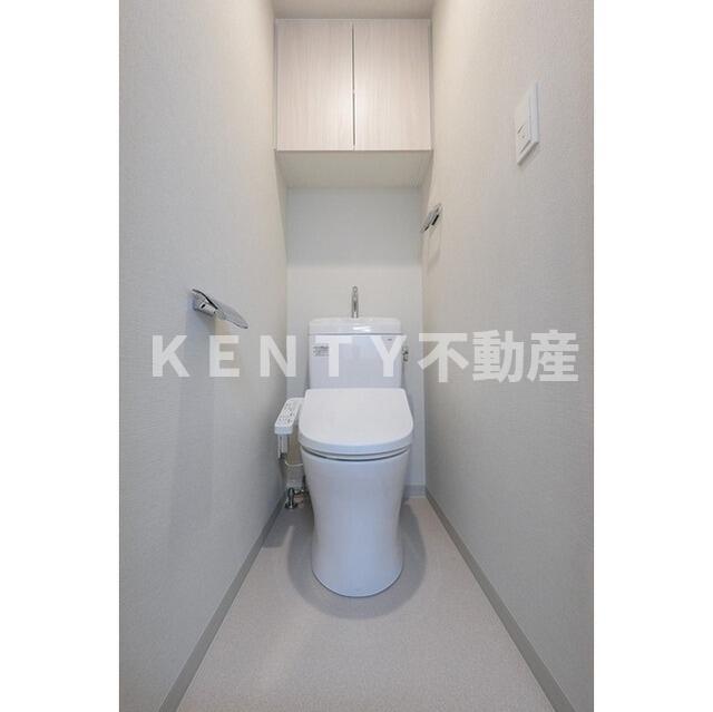 トイレ　落ち着いた色調のトイレです
