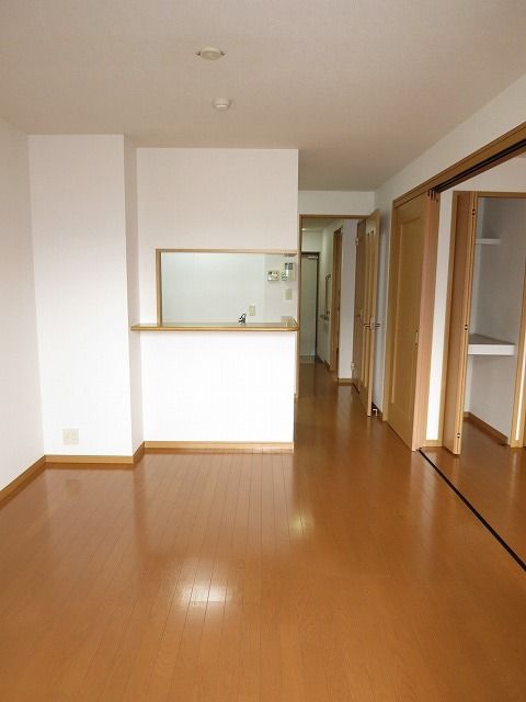 パイン・ヒルズ壱番館の居間写真