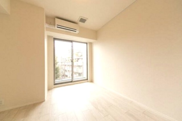居室・リビング　参考写真　同物件別部屋