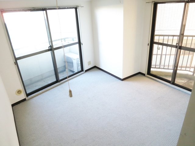 居室・リビング　角部屋★２面採光のお部屋です！