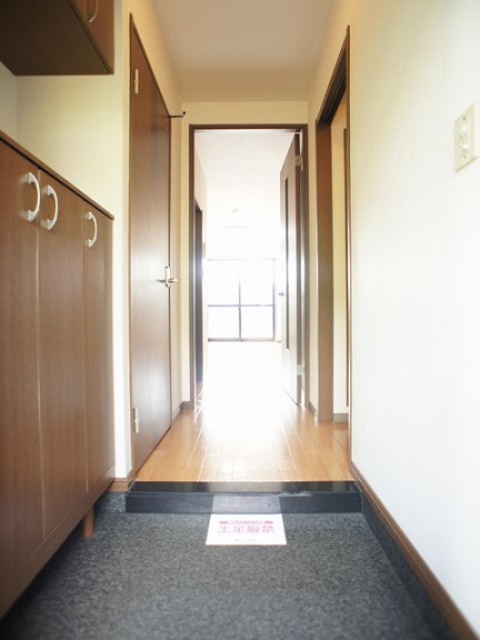 玄関　たくさん収納できるシューズボックスが付いています♪