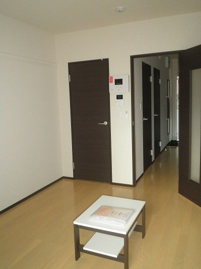 京成本線 京成大久保駅 徒歩13分 3階建 築11年の居間写真