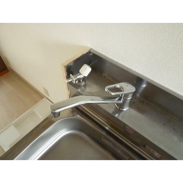 その他　キッチンは便利なシングルレバー水栓