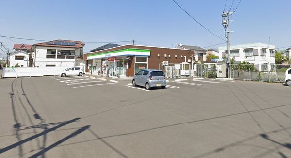 コンビニ　ファミリーマート潮見町店（コンビニ）まで511m