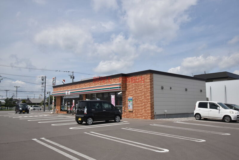 コンビニ　セブンイレブン港町１丁目店（コンビニ）まで831m
