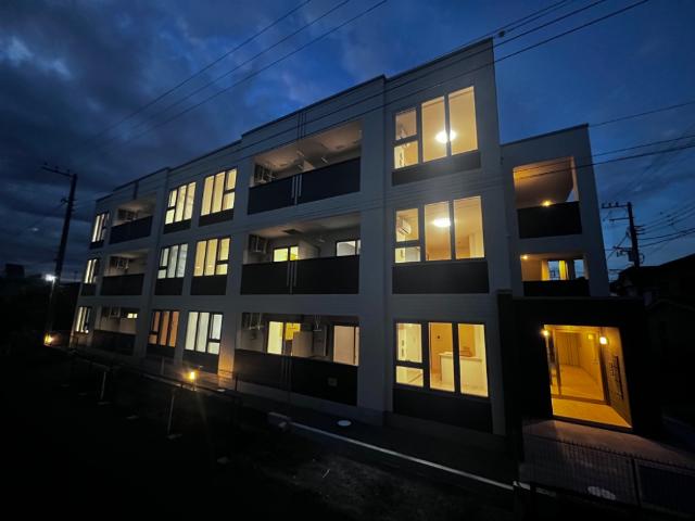 建物外観　外観写真（夜）