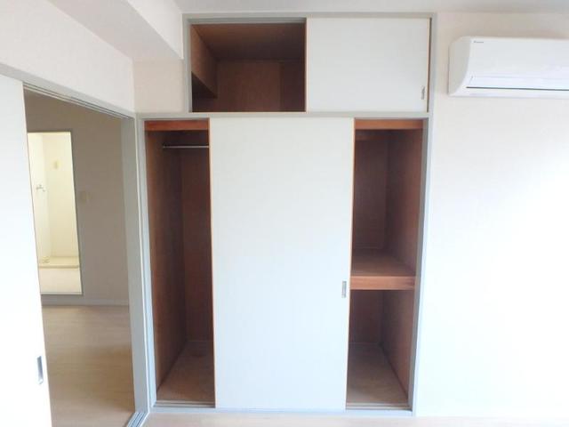 収納　収納、エアコン（洋室）