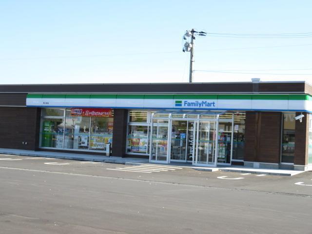 コンビニ　ファミリーマート（コンビニ）まで300m