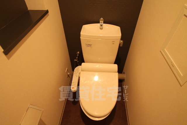 地下鉄御堂筋線 江坂駅 徒歩2分 7階建 築16年のトイレ写真