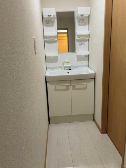 ＪＲ京浜東北線 川崎駅 バス乗車時間：10分 最寄りバス停で下車 徒歩3分 3階建 築10年の内装写真
