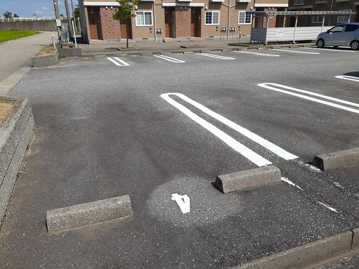 駐車場　車をお持ちの方に嬉しい駐車場付きの物件です