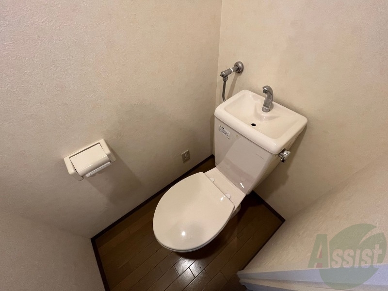 トイレ　こちらはトイレです。清潔感があり、安心して使用できます。