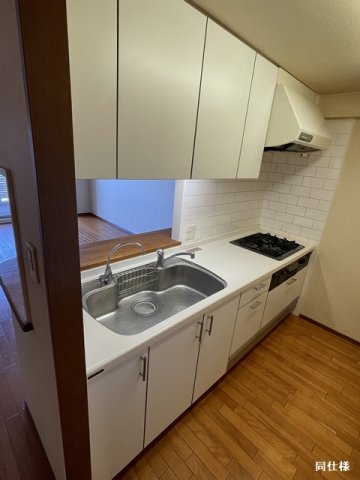 キッチン　周りを見渡しながら調理のできるカウンターキッチンです♪