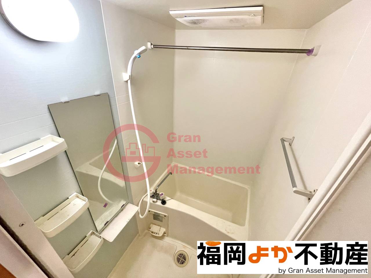 バス・シャワールーム　コンパクトで使いやすいお風呂です