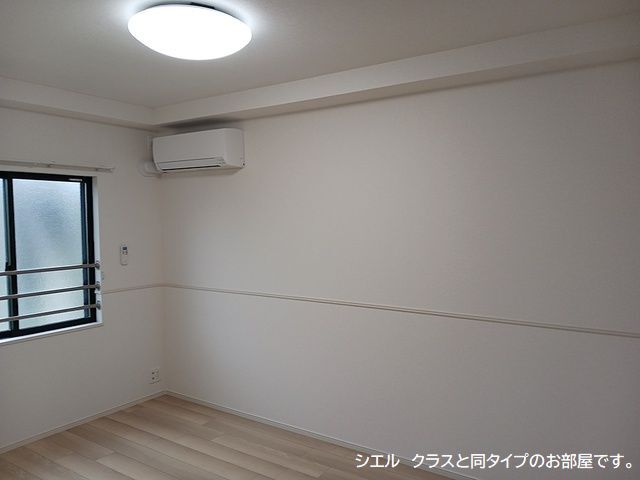 その他部屋・スペース　広くて明るい寝室