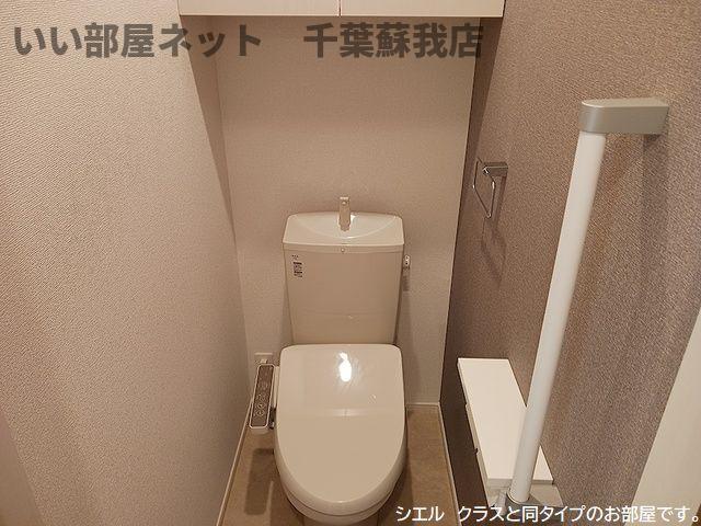 トイレ　落ち着いた色調のトイレです
