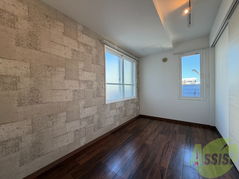 その他部屋・スペース　こちらのお部屋は光が差し込む、温かみのあるお部屋です。
