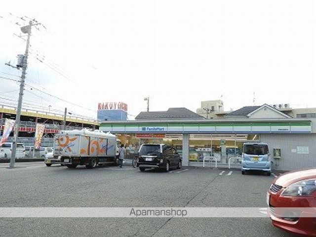 コンビニ　ファミリーマート（コンビニ）まで486m