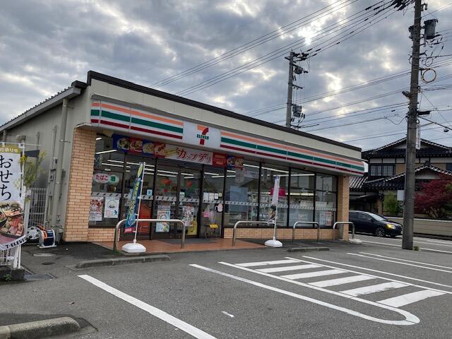 コンビニ　セブンイレブン富山速星店（コンビニ）まで327m