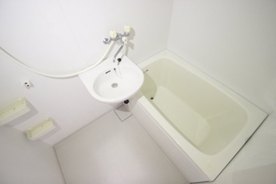 バス・シャワールーム　※別部屋の写真です