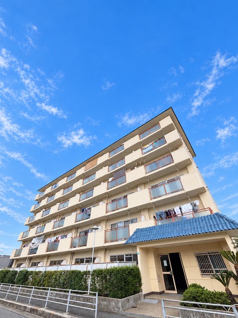 建物外観　鉄筋コンクリート造・ガッチリした建物です♪