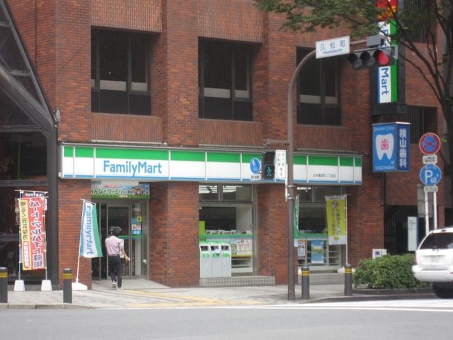 コンビニ　ファミリーマート（コンビニ）まで350m