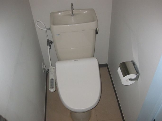 ＪＲ山陽本線 岡山駅 徒歩5分 3階建 築29年のトイレ写真