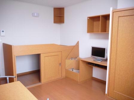 居室・リビング　ハイベッド下、階段部分も収納できます