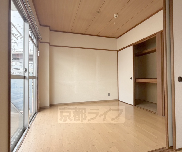 居室・リビング　ダイニングはテーブルがきちんと置ける広さです。