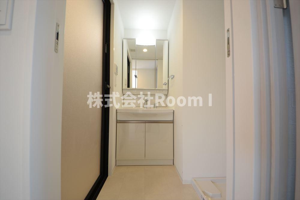 洗面設備　スペースが確保できる洗面所です