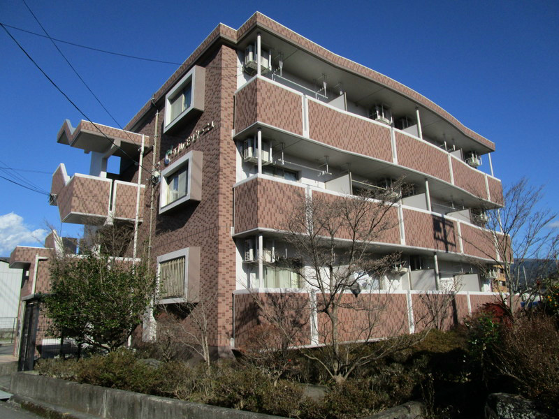 裾野市佐野のマンションの建物外観