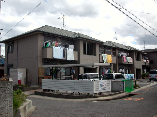 岸和田市大町のアパートの建物外観