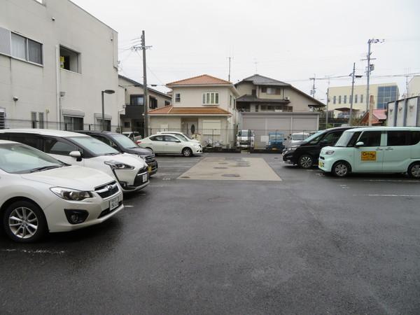 【リーヴァ三日市の駐車場】